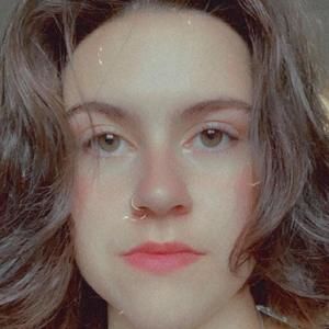 Meet your Posher, Hilary